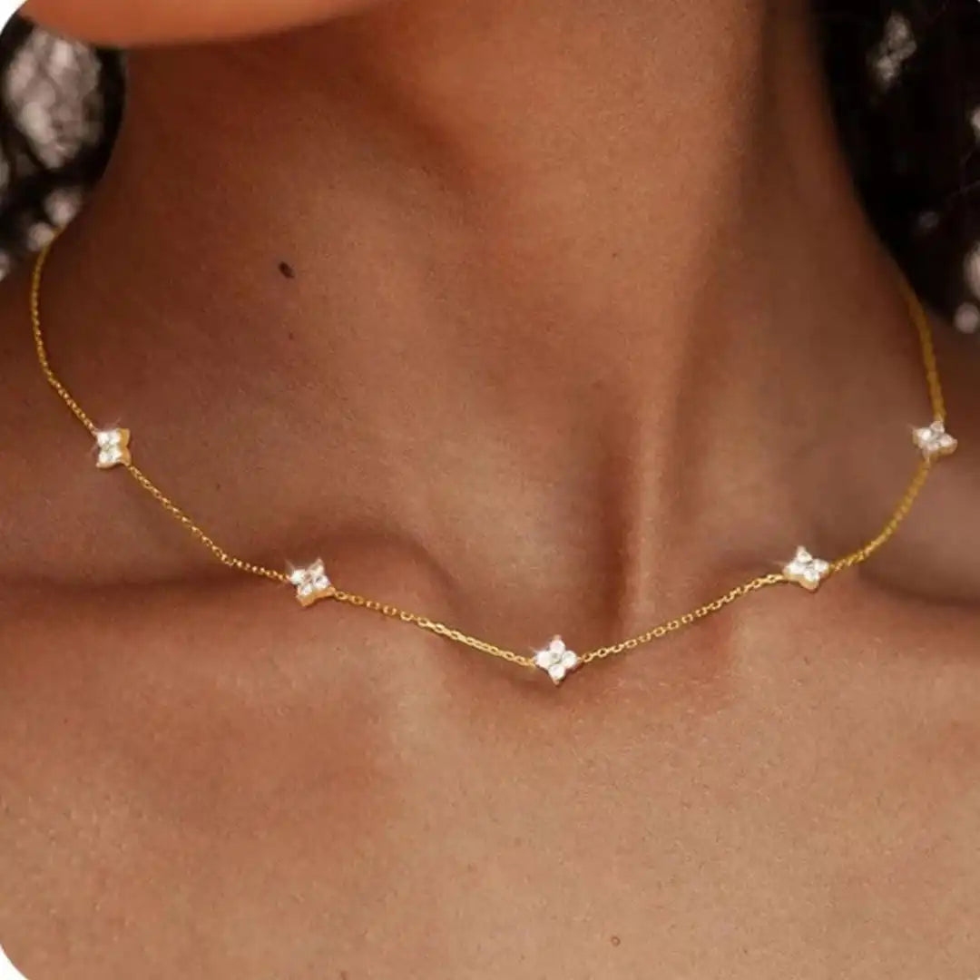 Gorgeous Flower Inlaid Zirconia Necklace