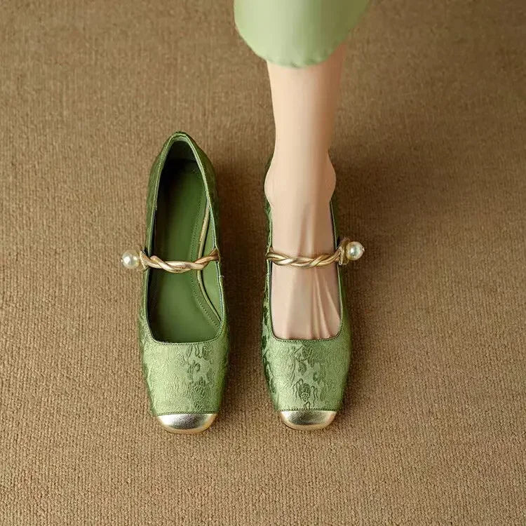 Frieda – Classic Strap Shoes with an Elegant Look