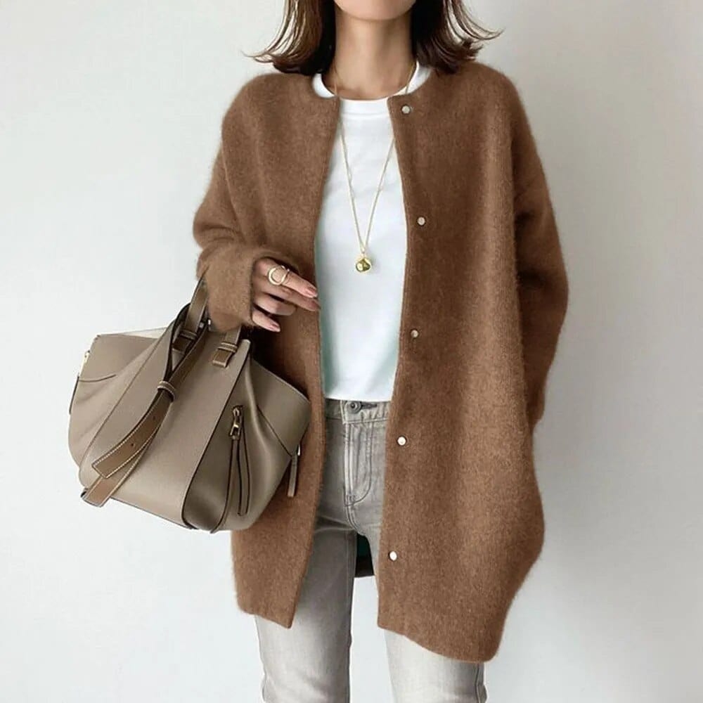 Vânia - Luxurious Knit Cardigan
