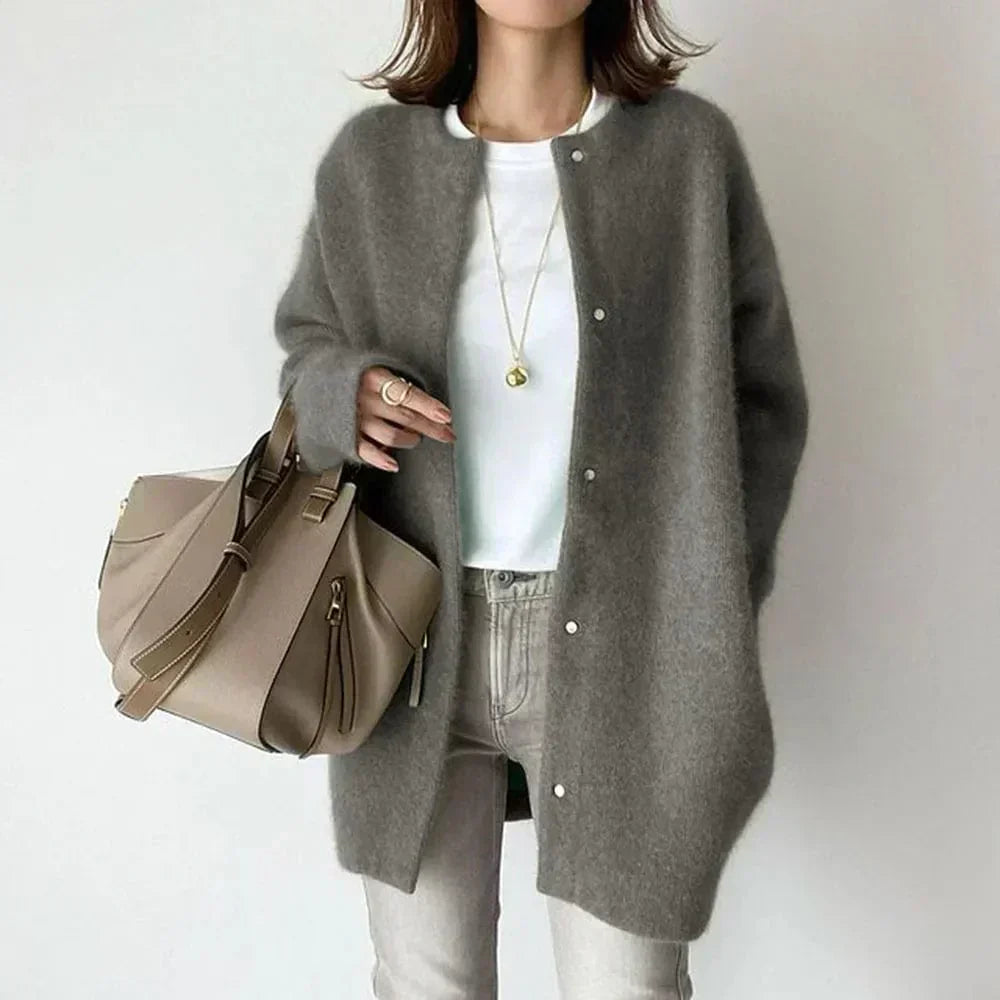 Vânia - Luxurious Knit Cardigan