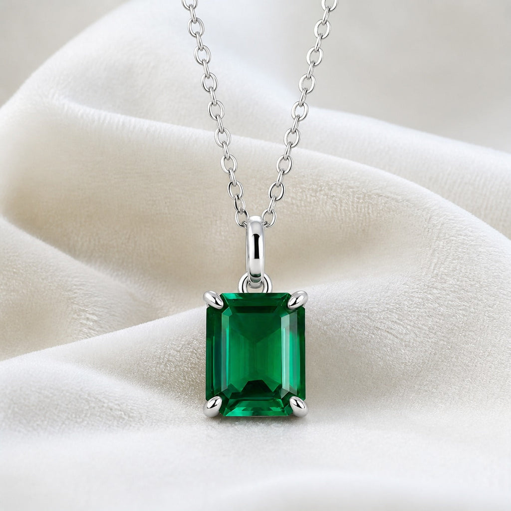 Emerald Legacy White Gold Necklace